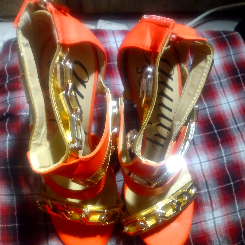 Guilty Soles size 7 platforms